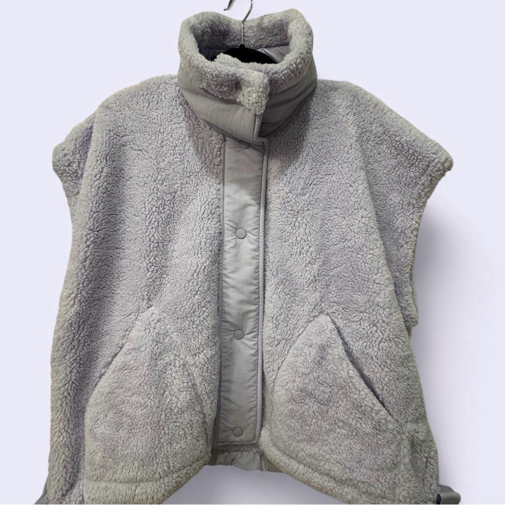 NWOT FREE PEOPLE Scout It Out Fleece Vest - Picture 6 of 8